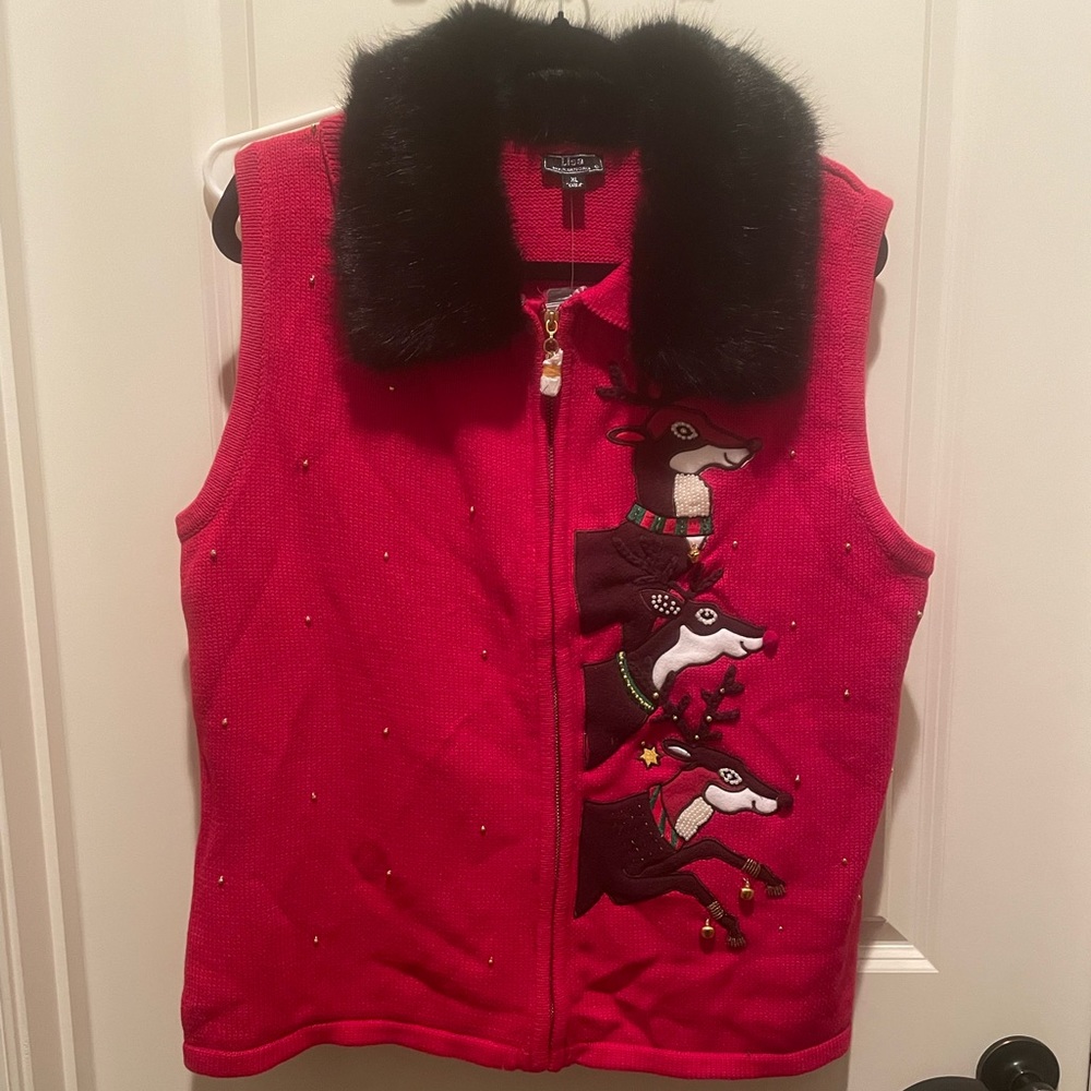 NWT women’s Christmas vest with detachable faux fur collar.
